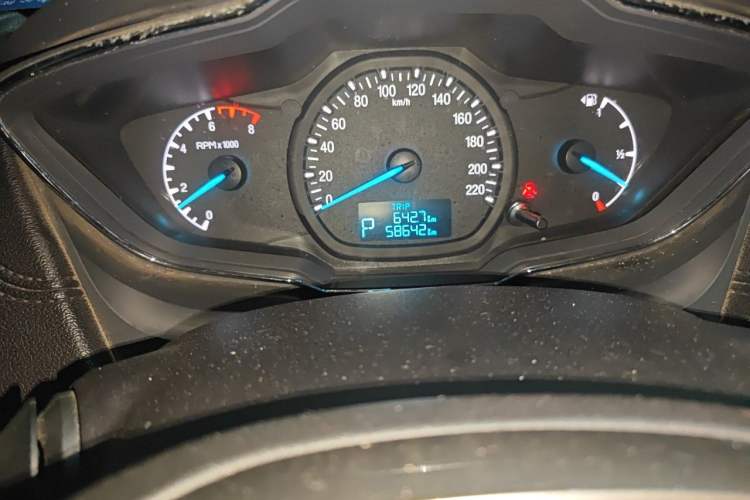 Used Ford Escort 2015 1.5L Automatic Fashion Model Odometer Close Up