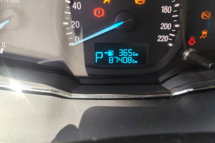 Used Ford Escort 2015 1.5L Automatic Fashion Model Odometer Close Up