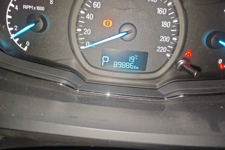 Used Ford Escort 2015 1.5L Automatic Fashion Model Odometer Close Up