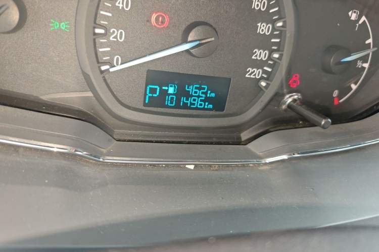 Used Ford Escort 2015 1.5L Automatic Fashion Model Odometer Close Up