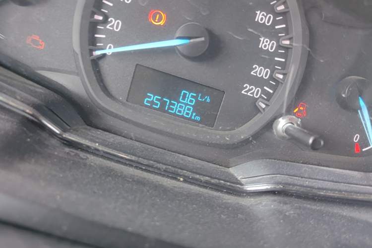 Used Ford Escort 2015 1.5L Manual Fashion Edition Odometer Close Up