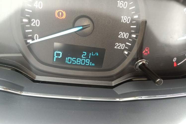 Used Ford Escort 2015 1.5L Automatic Fashion Model Odometer Close Up