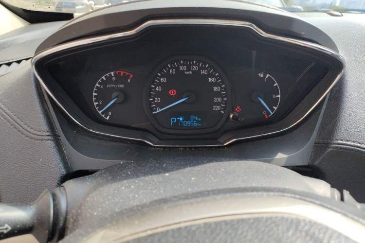 Used Ford Escort 2015 1.5L Automatic Fashion Model Odometer Close Up