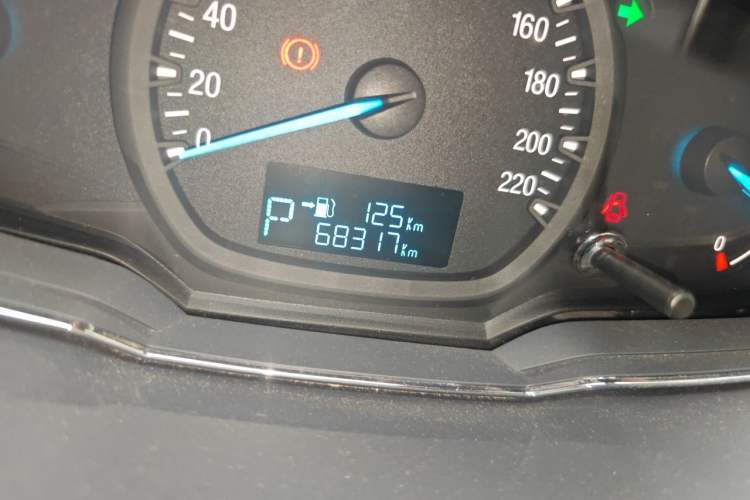 Used Ford Escort 2015 1.5L Automatic Fashion Model Odometer Close Up