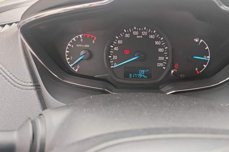 Used Ford Escort 2015 1.5L Manual Fashion Edition Odometer Close Up