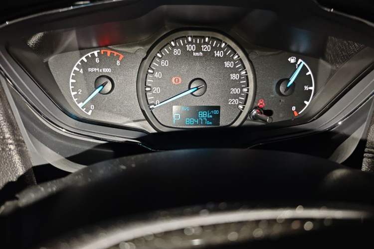 Used Ford Escort 2015 1.5L Automatic Fashion Model Odometer Close Up