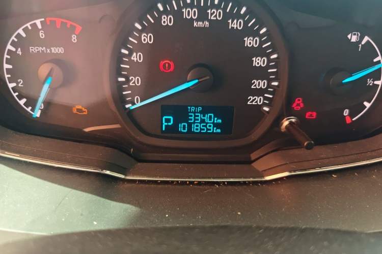 Used Ford Escort 2015 1.5L Automatic Fashion Model Odometer Close Up