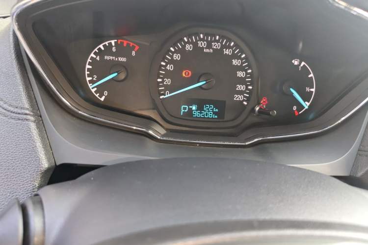 Used Ford Escort 2015 1.5L Automatic Fashion Model Odometer Close Up