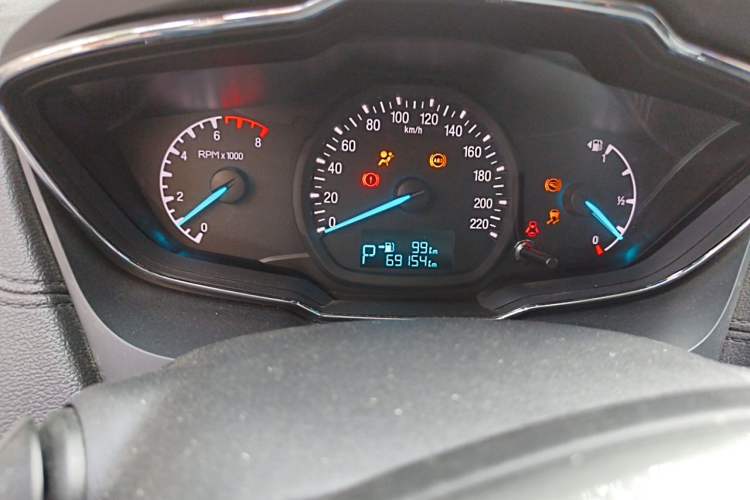 Used Ford Escort 2015 1.5L Automatic Fashion Model Odometer Close Up