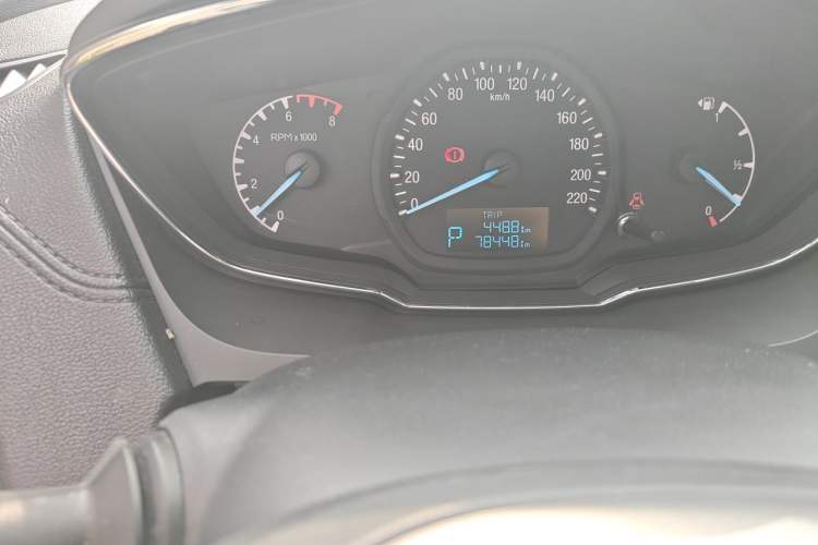 Used Ford Escort 2015 1.5L Automatic Fashion Model Odometer Close Up