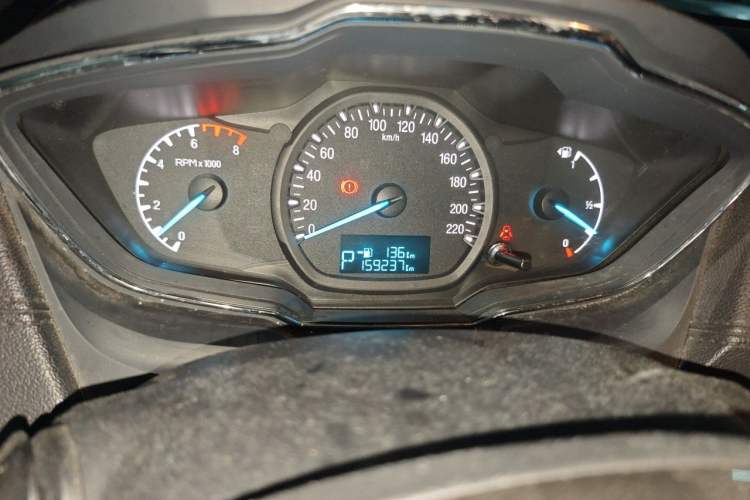 Used Ford Escort 2015 1.5L Automatic Fashion Model Odometer Close Up