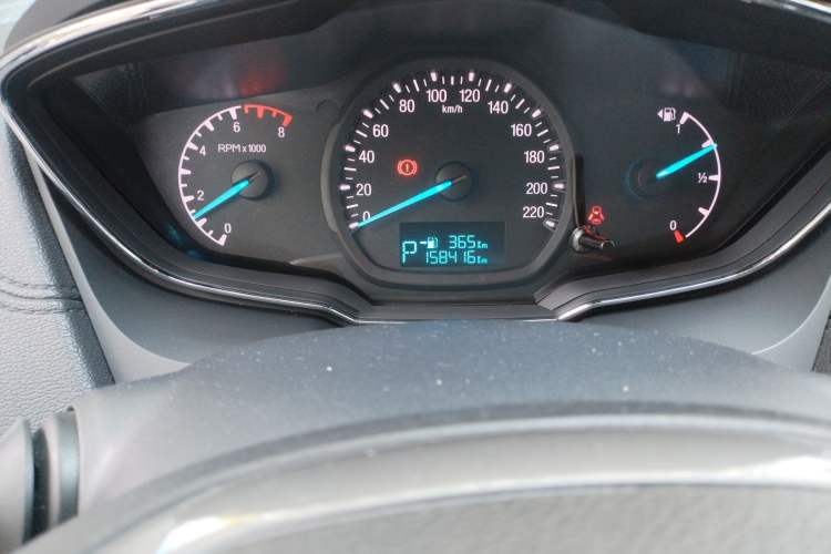 Used Ford Escort 2015 1.5L Automatic Fashion Model Odometer Close Up