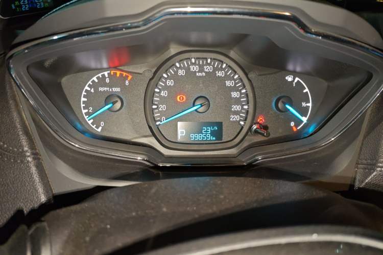 Used Ford Escort 2015 1.5L Automatic Fashion Model Odometer Close Up