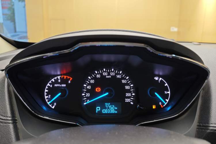Used Ford Escort 2015 1.5L Automatic Fashion Model Odometer Close Up