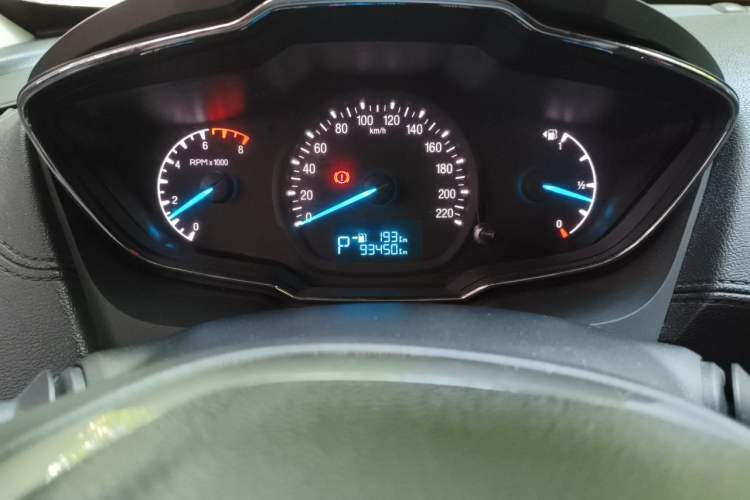 Used Ford Escort 2015 1.5L Automatic Fashion Model Odometer Close Up