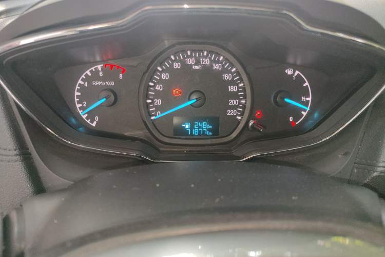 Used Ford Escort 2015 1.5L Manual Fashion Edition Odometer Close Up