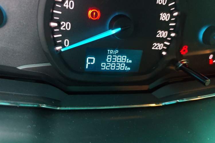 Used Ford Escort 2015 1.5L Automatic Fashion Model Odometer Close Up