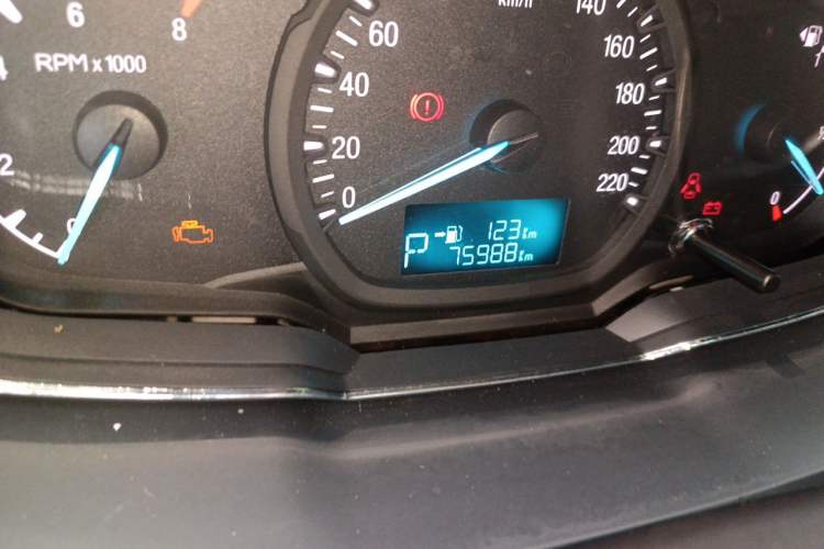 Used Ford Escort 2015 1.5L Automatic Fashion Model Odometer Close Up