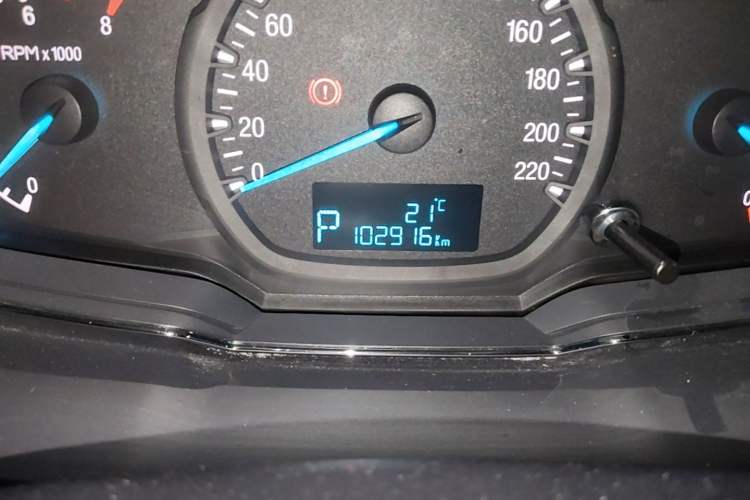 Used Ford Escort 2015 1.5L Automatic Fashion Model Odometer Close Up