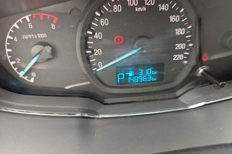 Used Ford Escort 2015 1.5L Automatic Fashion Model Odometer Close Up