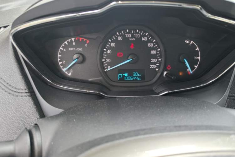 Used Ford Escort 2015 1.5L Automatic Fashion Model Odometer Close Up