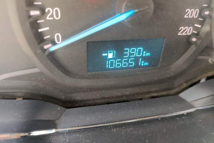Used Ford Escort 2015 1.5L Manual Fashion Edition Odometer Close Up
