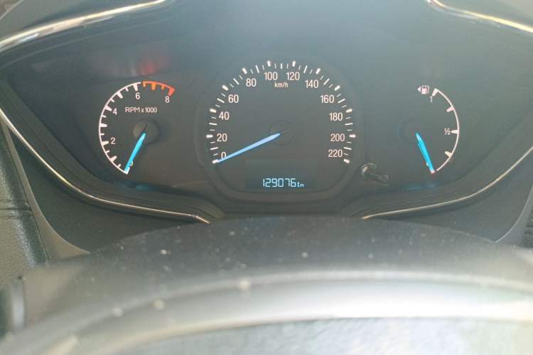 Used Ford Escort 2015 1.5L Automatic Fashion Model Odometer Close Up