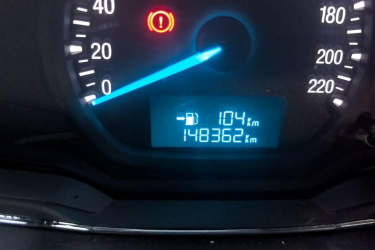 Used Ford Escort 2015 1.5L Manual Fashion Edition Odometer Close Up