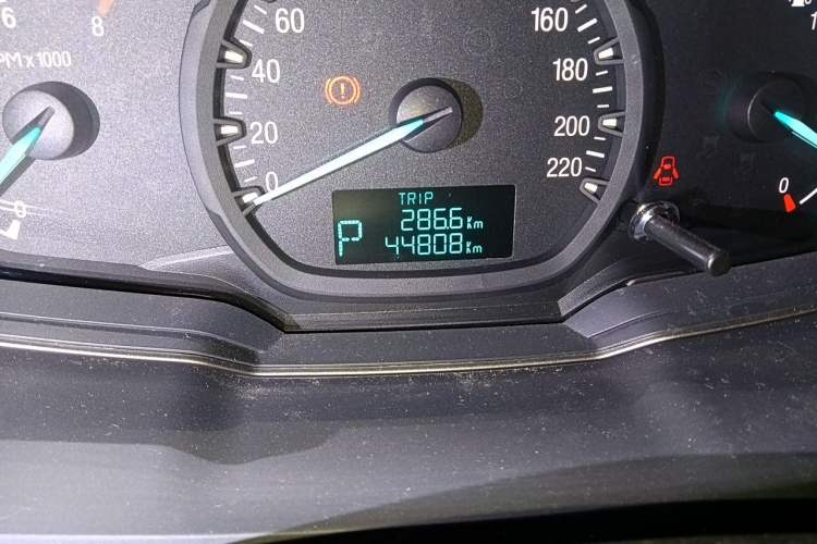 Used Ford Escort 2015 1.5L Automatic Fashion Model Odometer Close Up