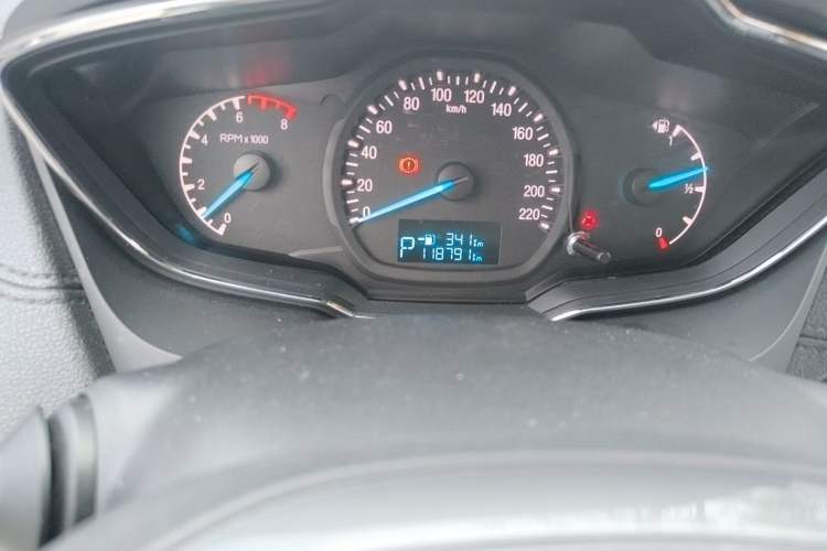 Used Ford Escort 2015 1.5L Automatic Fashion Model Odometer Close Up