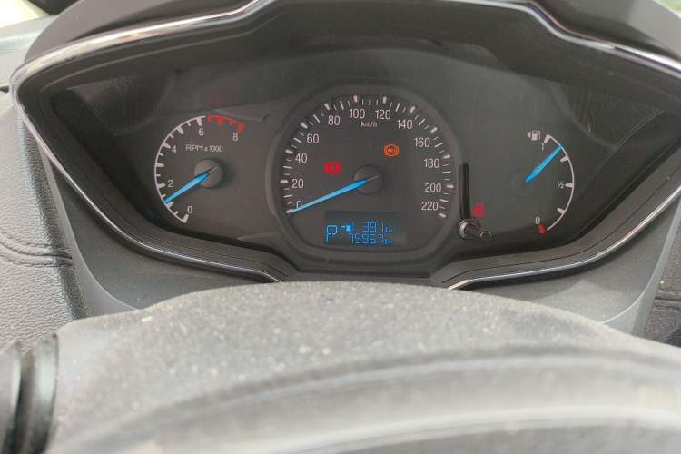 Used Ford Escort 2015 1.5L Automatic Fashion Model Odometer Close Up