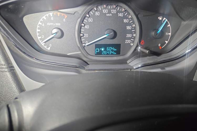 Used Ford Escort 2015 1.5L Automatic Fashion Model Odometer Close Up