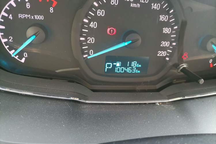 Used Ford Escort 2015 1.5L Automatic Fashion Model Odometer Close Up