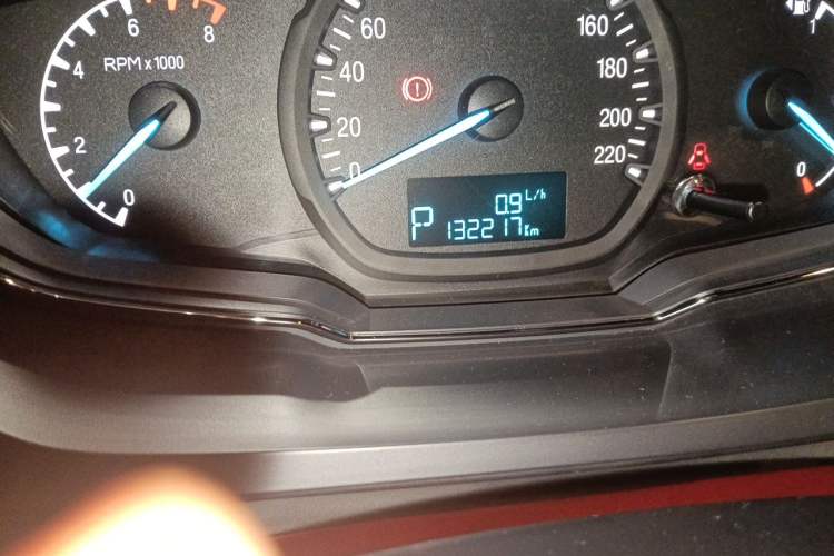 Used Ford Escort 2015 1.5L Automatic Fashion Model Odometer Close Up
