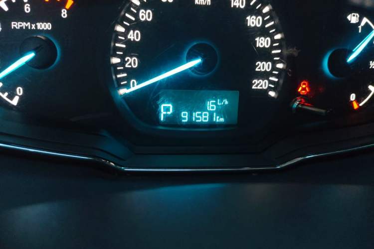 Used Ford Escort 2015 1.5L Automatic Fashion Model Odometer Close Up
