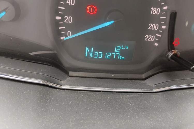 Used Ford Escort 2015 1.5L Automatic Fashion Model Odometer Close Up