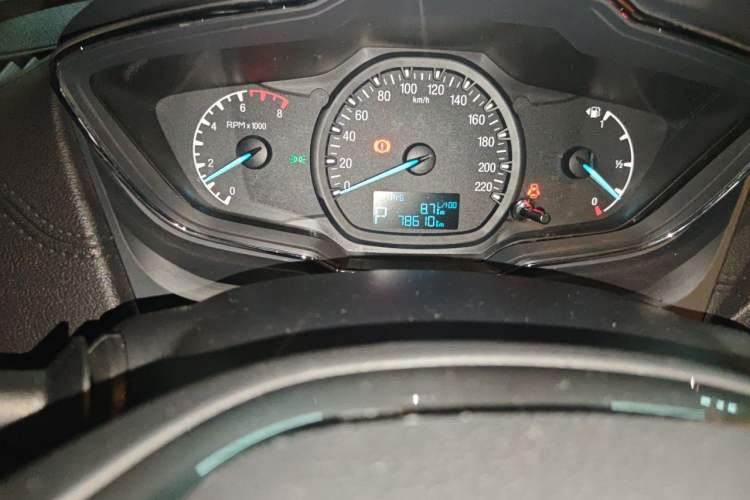Used Ford Escort 2015 1.5L Automatic Fashion Model Odometer Close Up