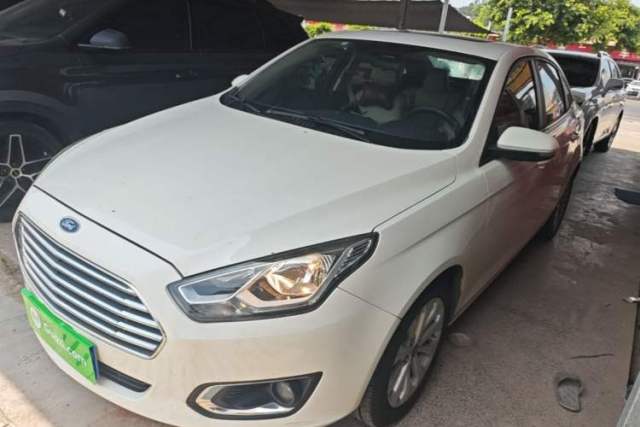 Ojetý Ford Escort 2015 1.5L Automatic Fashion Model