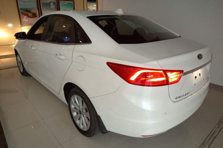 Used Ford Escort 2015 1.5L Automatic Fashion Model Rear Left 45 Deg