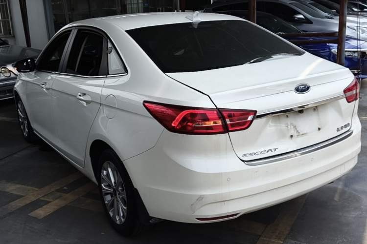Used Ford Escort 2015 1.5L Automatic Fashion Model Rear Left 45 Deg