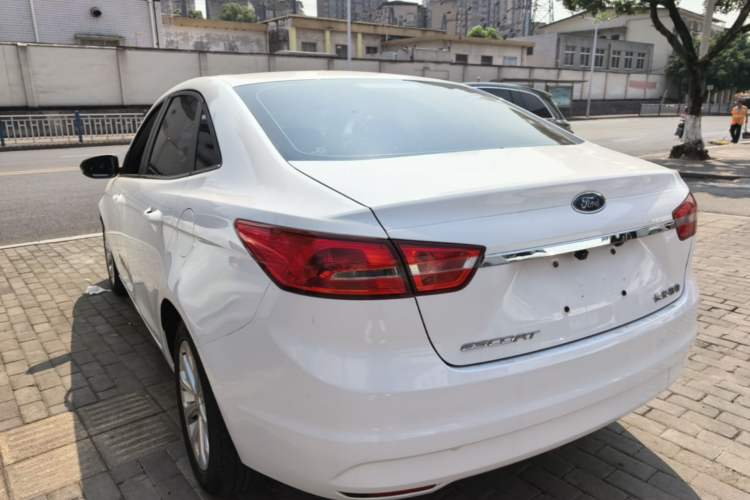 Used Ford Escort 2015 1.5L Automatic Fashion Model Rear Left 45 Deg