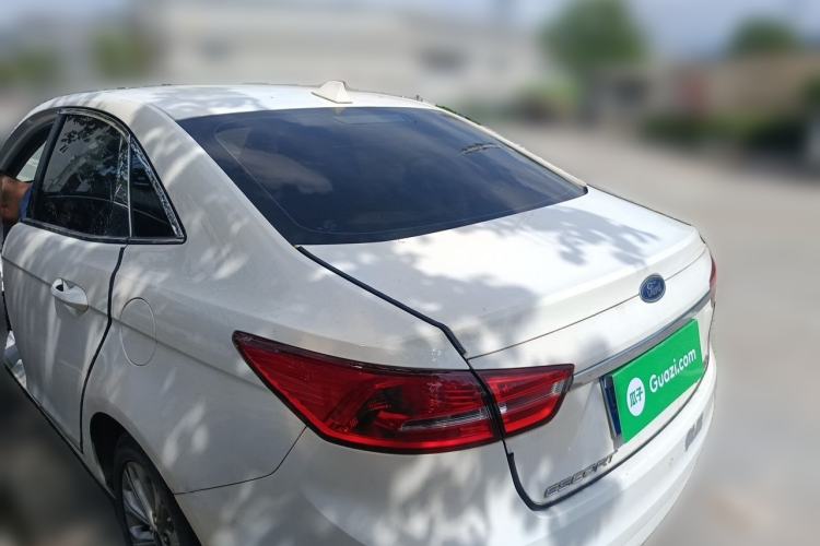 Used Ford Escort 2015 1.5L Manual Fashion Edition Rear Left 45 Deg