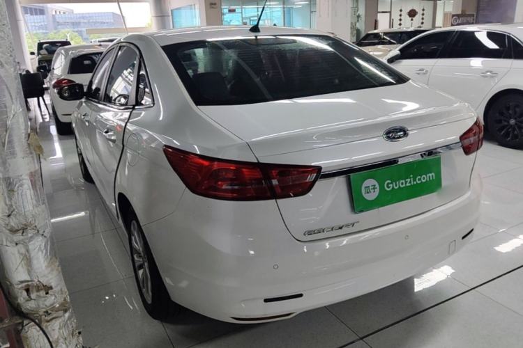 Used Ford Escort 2015 1.5L Manual Fashion Edition Rear Left 45 Deg