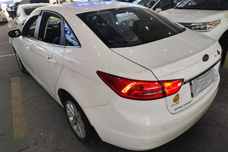 Used Ford Escort 2015 1.5L Automatic Fashion Model Rear Left 45 Deg