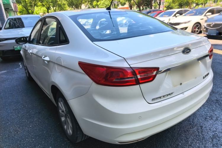 Used Ford Escort 2015 1.5L Automatic Fashion Model Rear Left 45 Deg