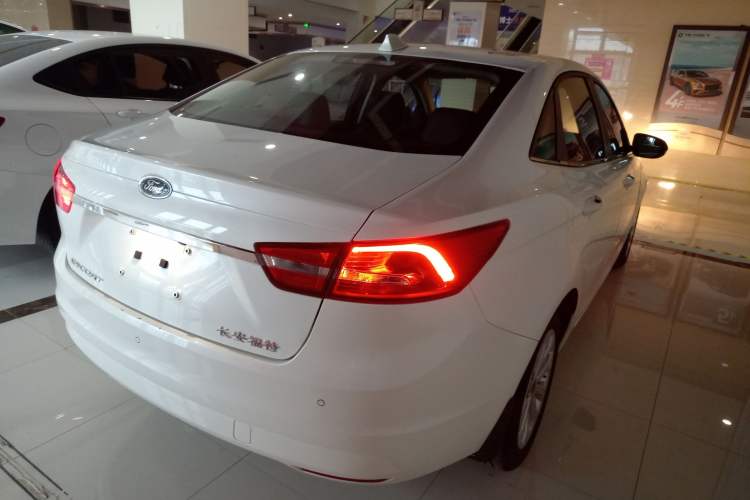 Used Ford Escort 2015 1.5L Automatic Fashion Model Rear Right 45 Deg