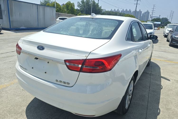 Used Ford Escort 2015 1.5L Automatic Fashion Model Rear Right 45 Deg
