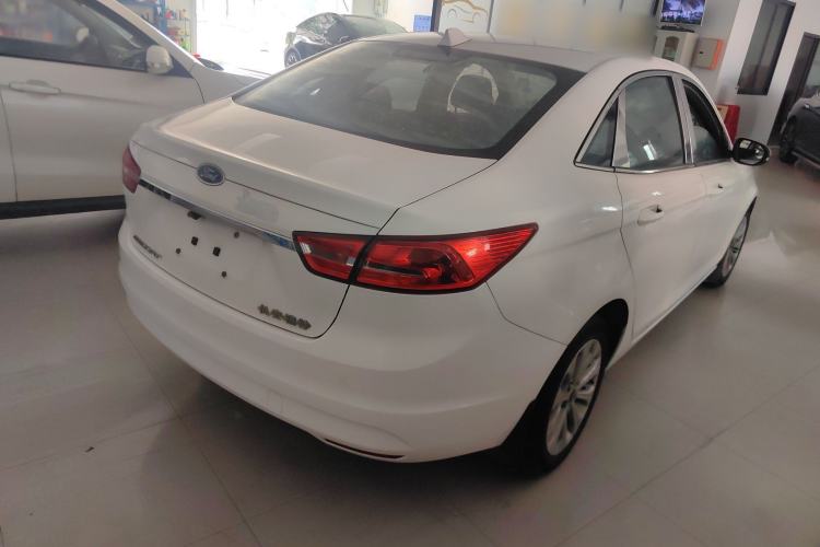 Used Ford Escort 2015 1.5L Automatic Fashion Model Rear Right 45 Deg