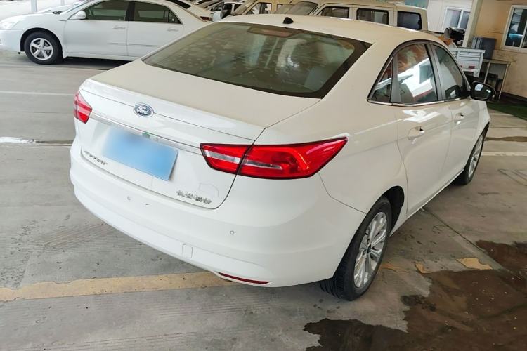 Used Ford Escort 2015 1.5L Automatic Fashion Model Rear Right 45 Deg