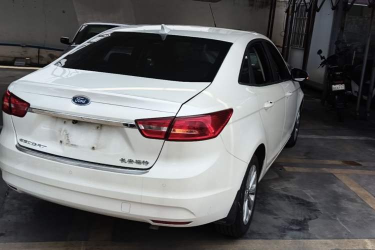 Used Ford Escort 2015 1.5L Automatic Fashion Model Rear Right 45 Deg